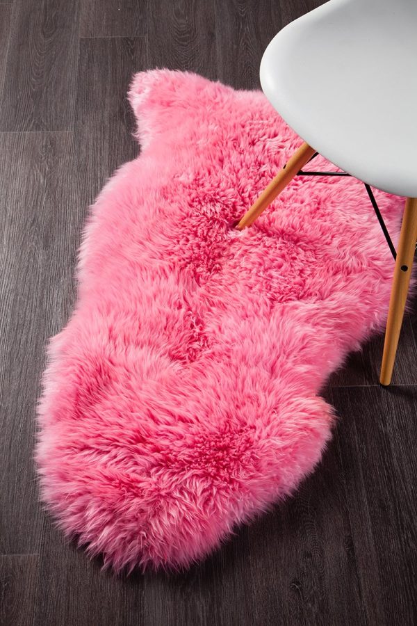 Natural New Zealand Sheep Skin Rug (Pink) by Rug Culture For Sale