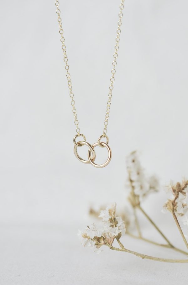 9ct Gold Connected Circle Necklace For Sale