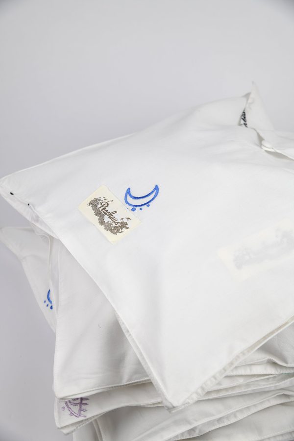 Olearia ethical-cotton pyjama case - Glacier White on Sale