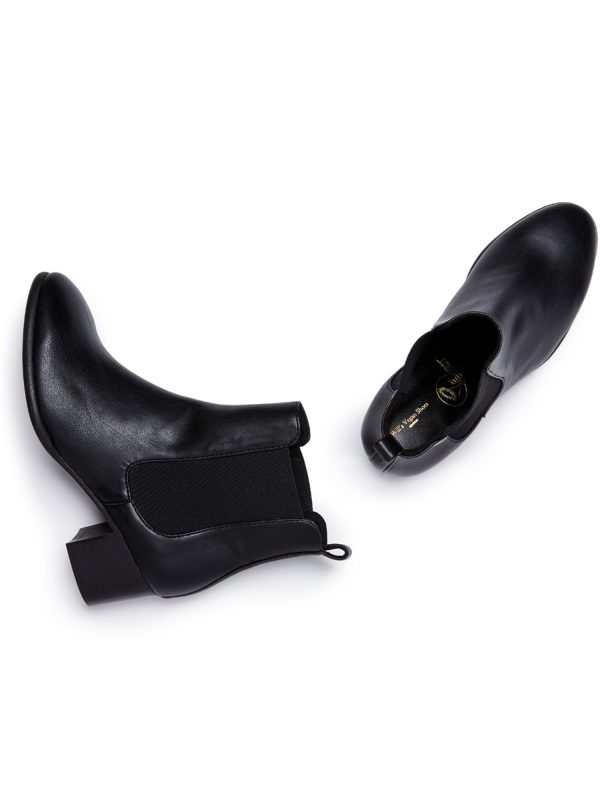 Almond Toe Chelsea Boots on Sale