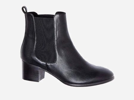 Almond Toe Chelsea Boots on Sale