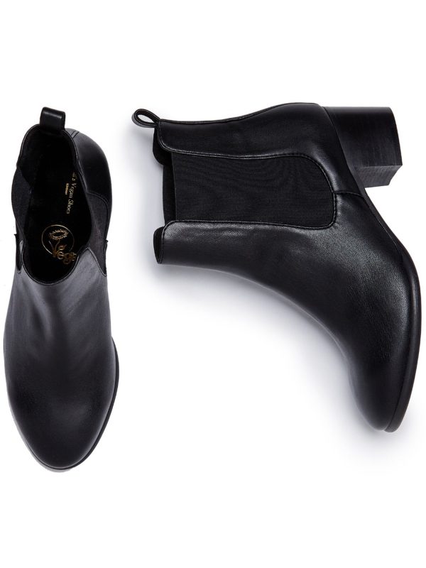 Almond Toe Chelsea Boots on Sale